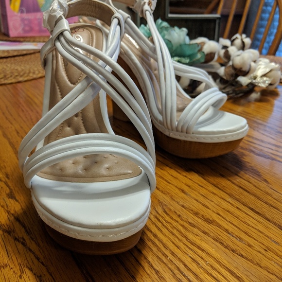 Brand New White Sandals - Picture 1 of 3